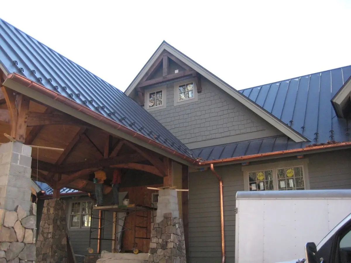 Craftsman Roofing team delivering quality roofing work in Ponus